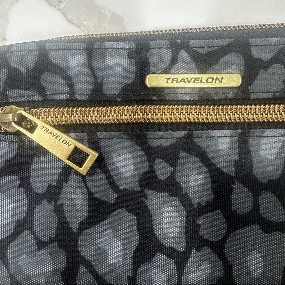 Travelon Anti-Theft RFID Blocking Leopard Print Wristlet Wallet - Gray/Black - Picture 2 of 7